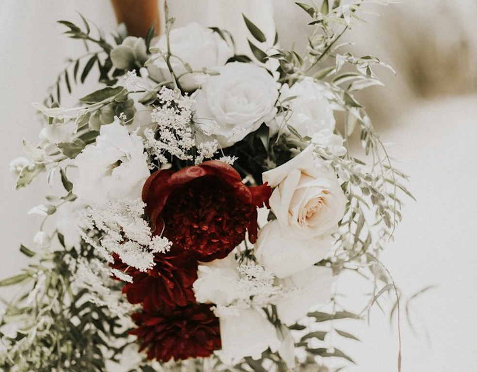 Seasonal Flower Arrangements: Stunning Winter Florals for Brides Image